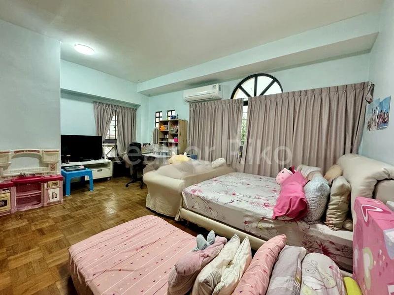 5 Bed Corner Terrace (Landed) for Sale in  Lange 28 - Image 1